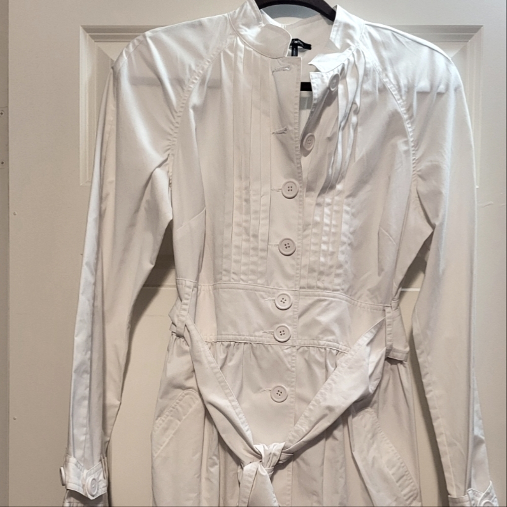 Daisy Fuentes long sleeve white dress